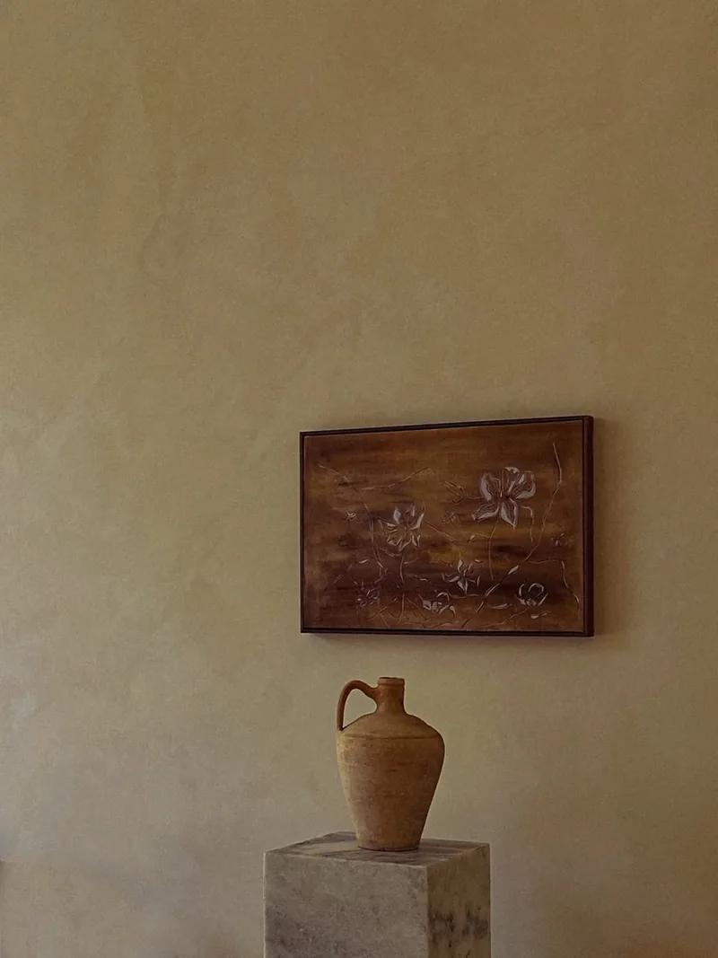 Limewash walls throughout a Moreland Hills, Ohio home